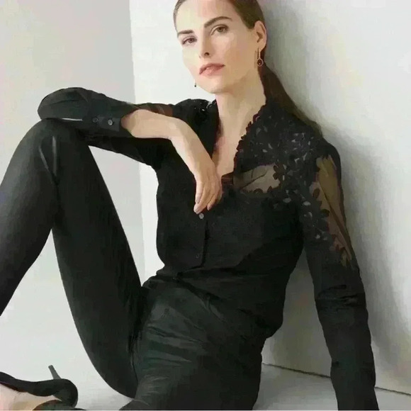 Long sleeve lace trim poplin blouse, size 4. Beautiful piece for your wardrobe. - Picture 8 of 11